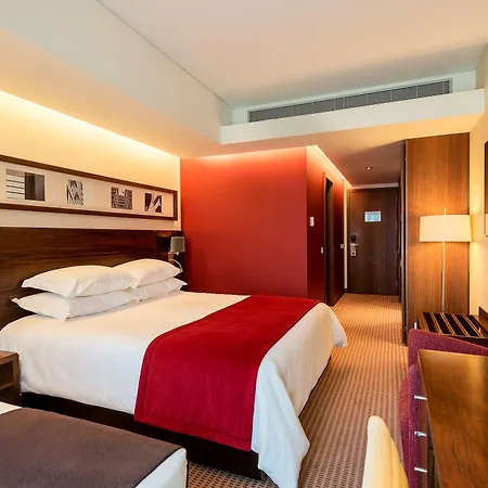 Lagoas Park 4*