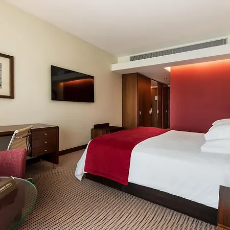 Lagoas Park 4*