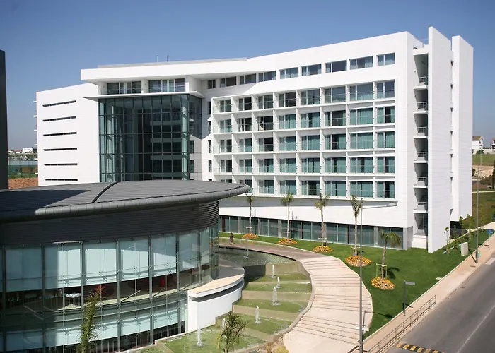 Lagoas Park 4*